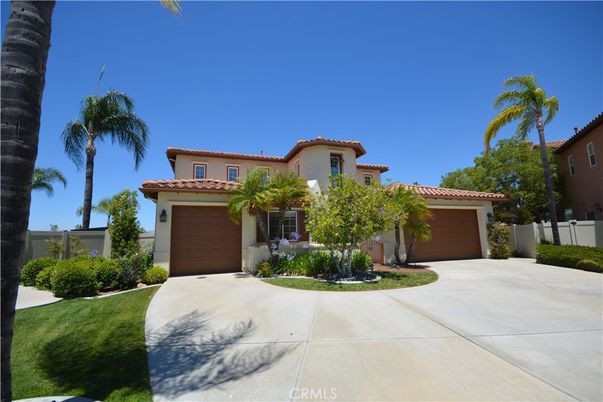 Attached, Exterior, Facade, Mediterranean