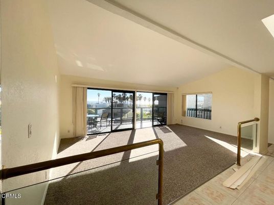 Empty room, Interior, Water