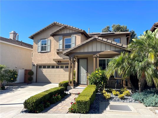 Attached, Exterior, Facade, Mediterranean