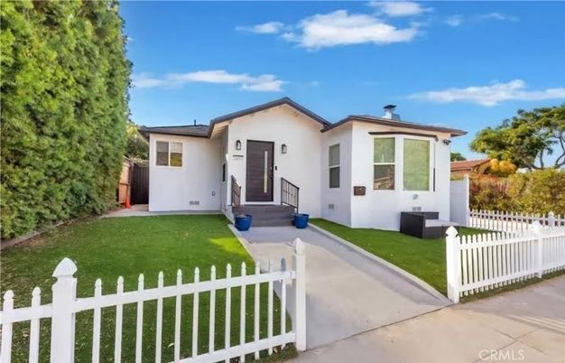Backyard, Exterior, Facade, Ranch