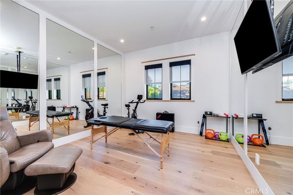 Fitness Equipment, Interior, Recessed Lighting, Wood Texture Flooring