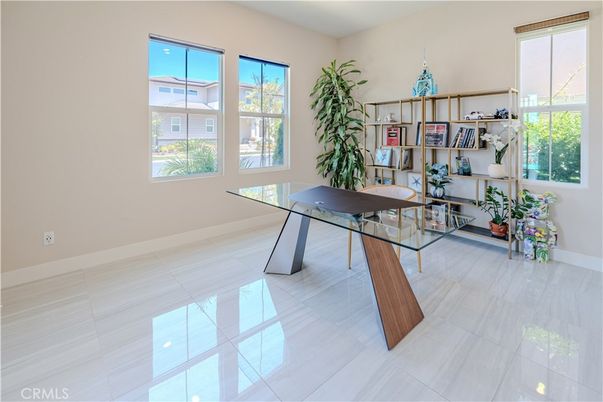Home Office, Interior
