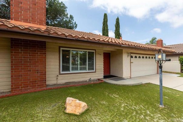 Attached, Exterior, Facade, Mediterranean