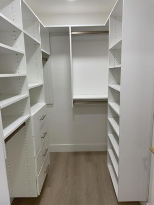 Interior, Walk-in Closets, Wood Texture Flooring