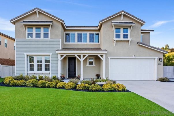 Attached, Exterior, Facade, American Craftsman