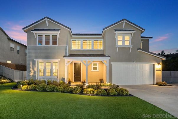 Attached, Exterior, Facade, American Craftsman