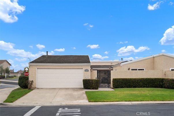 Attached, Exterior, Facade, Ranch