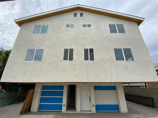 Attached, Exterior, Facade, Modern