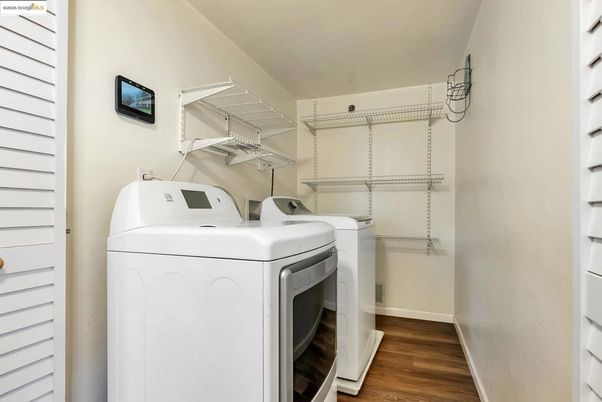 Interior, Utility Closets, Washer, Wood Texture Flooring