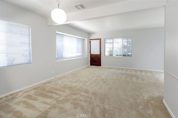Empty room, Interior, Pendant Lights