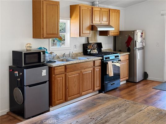 Interior, Utility Closets, Washer, Wood Texture Flooring