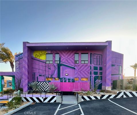 Exterior, Facade, Modern