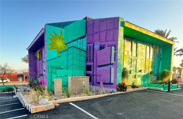 Exterior, Facade, Modern