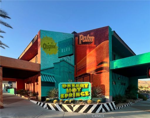 Exterior, Facade, Modern