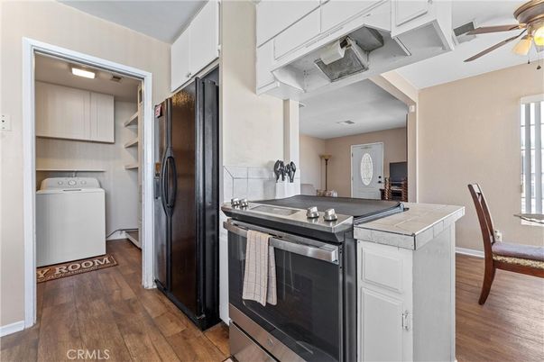 Interior, Kitchen, Washer, Wood Texture Flooring