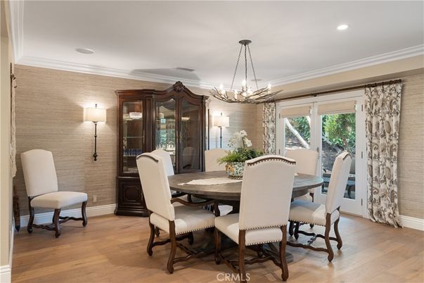 Chandelier, Dining room, Interior, Recessed Lighting, Wood Texture Flooring