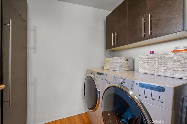 Interior, Washer, Wood Texture Flooring