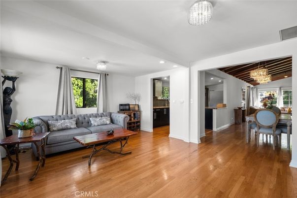 Chandelier, Dining room, Interior, Living room, Recessed Lighting, Wood Texture Flooring