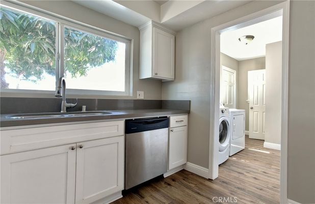 Interior, Washer, Wood Texture Flooring