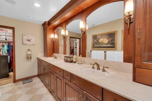 Bathroom, Dual Sink Vanities, Interior, Recessed Lighting
