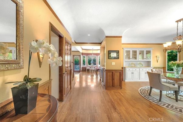 Chandelier, Dining room, Interior, Recessed Lighting, Wood Texture Flooring