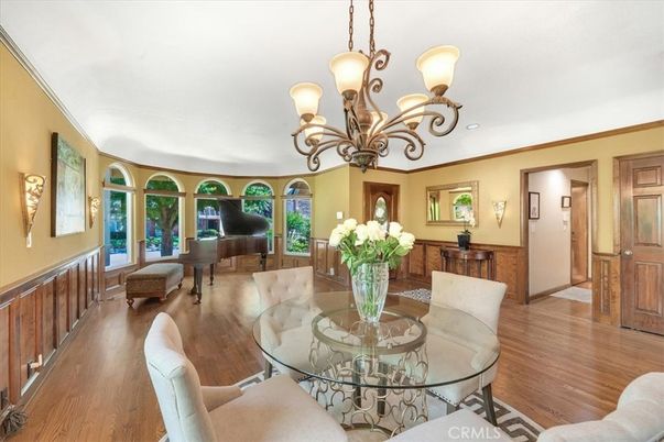 Chandelier, Dining room, Interior, Piano, Wood Texture Flooring