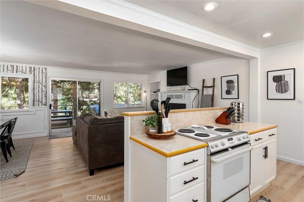 Interior, Kitchen, Living room, Recessed Lighting, Wood Texture Flooring