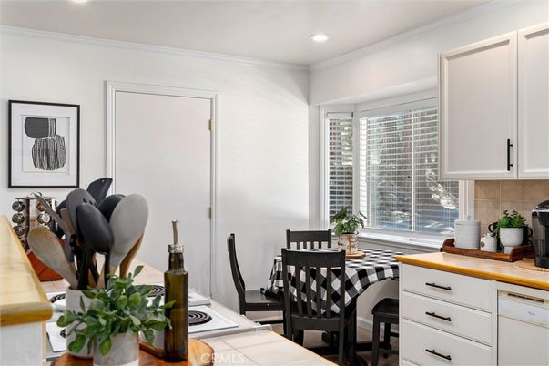 Dining room, Interior, Recessed Lighting