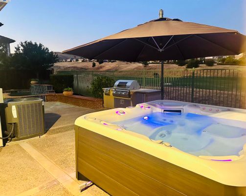 Exterior, Hot Tub