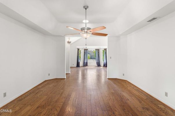 Empty room, Interior, Pendant Lights, Wood Texture Flooring
