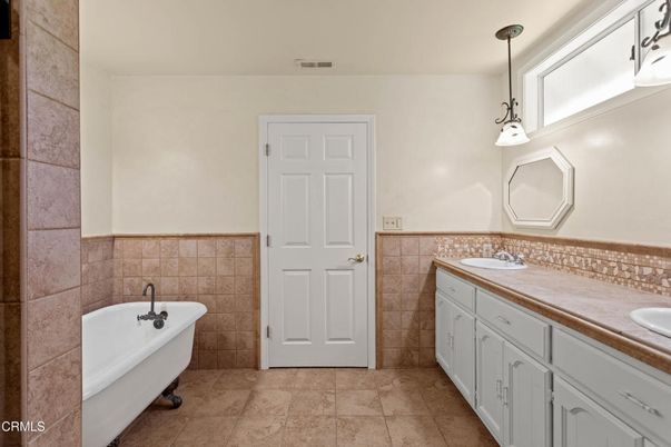 Bathroom, Dual Sink Vanities, Interior, Pendant Lights