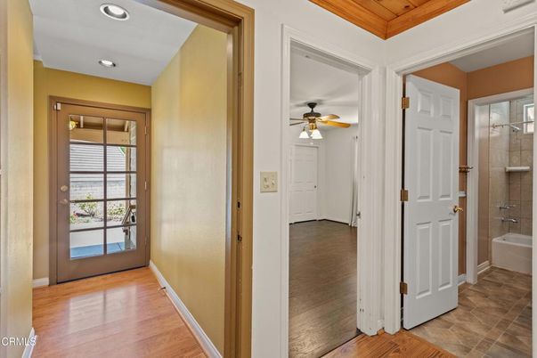 Bathroom, Interior, Recessed Lighting, Wood Texture Flooring