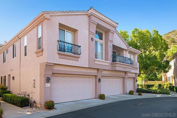 Attached, Exterior, Facade, Mediterranean