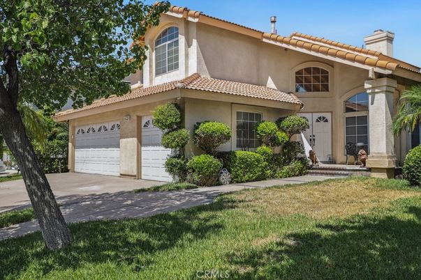Attached, Exterior, Facade, Mediterranean