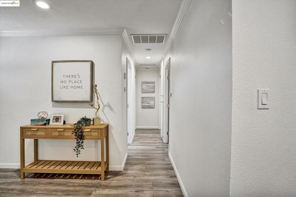 Interior, Recessed Lighting, Wood Texture Flooring