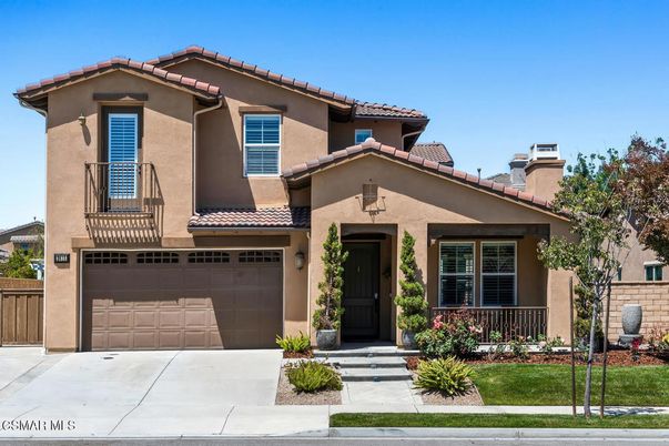 Attached, Exterior, Facade, Mediterranean