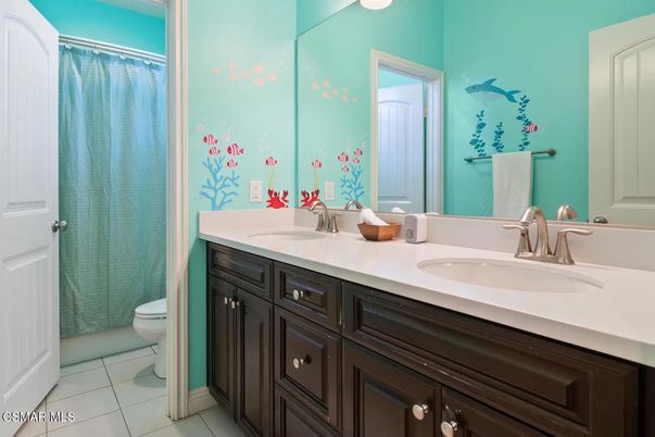 Bathroom, Dual Sink Vanities, Interior