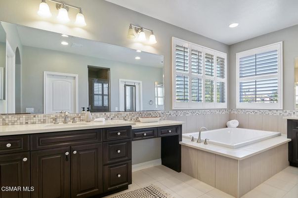 Bathroom, Dual Sink Vanities, Interior, Recessed Lighting