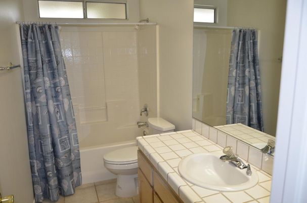 Bathroom, Interior, Tile Countertops