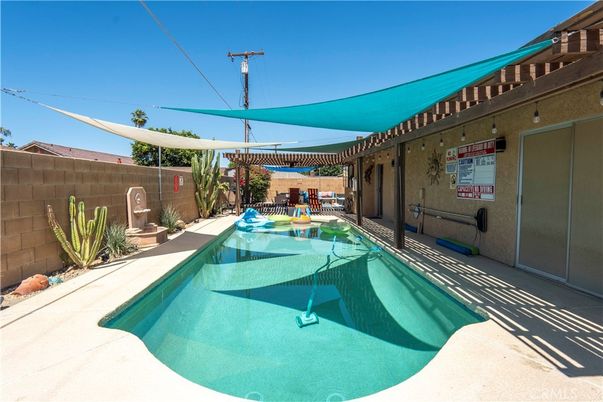 Exterior, Pool