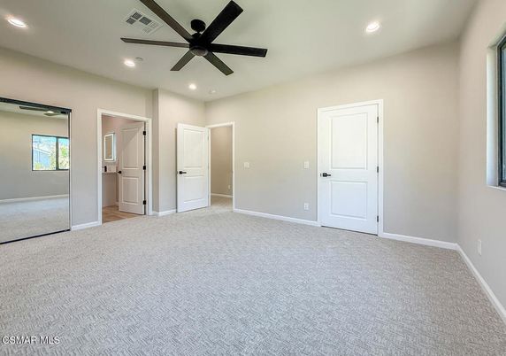 Empty room, Interior, Recessed Lighting