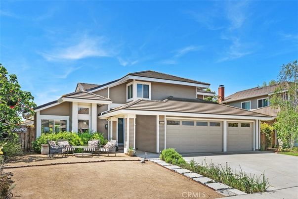 Attached, Exterior, Facade, American Craftsman