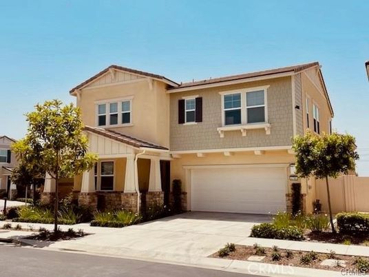 Attached, Exterior, Facade, Mediterranean