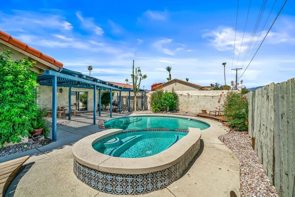 Exterior, Pool