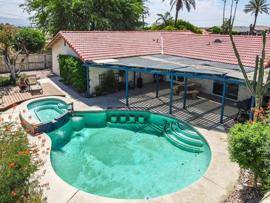 Exterior, Pool