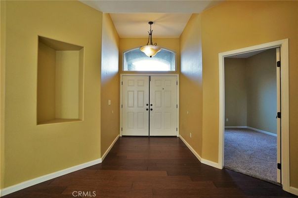Interior, Pendant Lights, Wood Texture Flooring