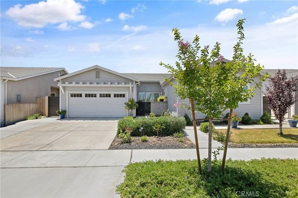 Attached, Exterior, Facade, Ranch