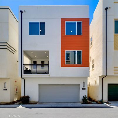 Attached, Exterior, Facade, Rowhouse