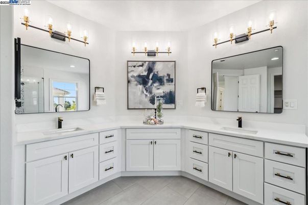 Bathroom, Dual Sink Vanities, Interior
