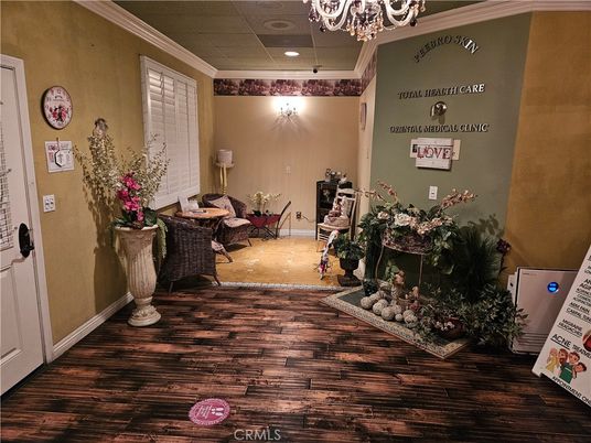 Chandelier, Interior, Recessed Lighting, Wood Texture Flooring